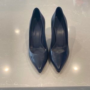 Gucci womens navy pumps size 39